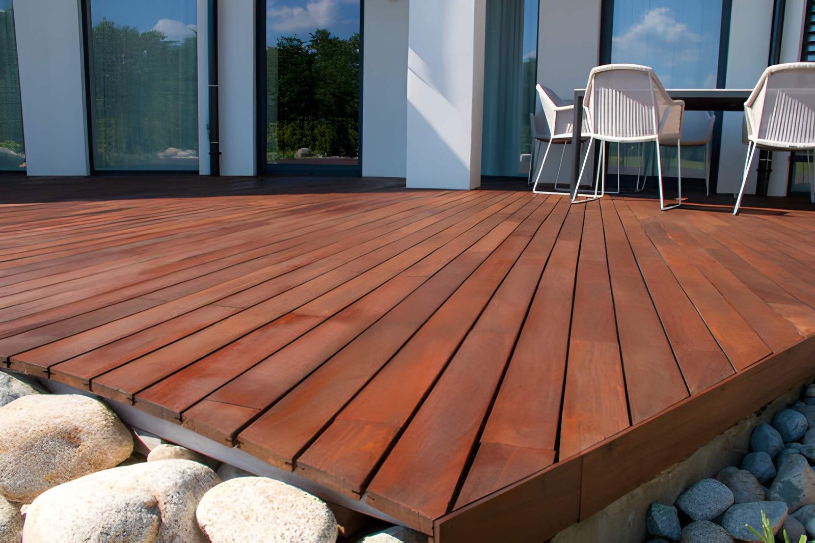 Customized deck staining project planning